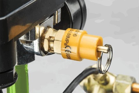 Kompresor olejowy 24l, 230V 73K002 VERTO Kompresor olejowy 24l, 230V 73K002 VERTO