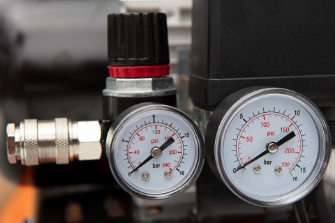 Kompresor olejowy 100l, 230V Kompresor olejowy 100l, 230V